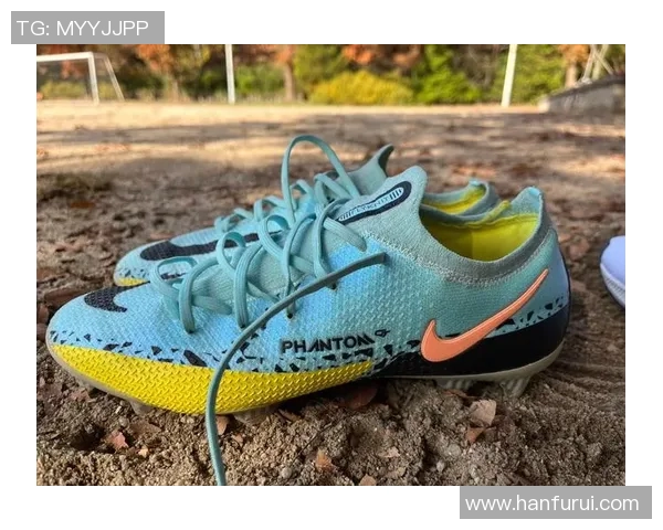 球星商上脚GT2足球鞋展现超强性能与时尚魅力 引领球场新风尚